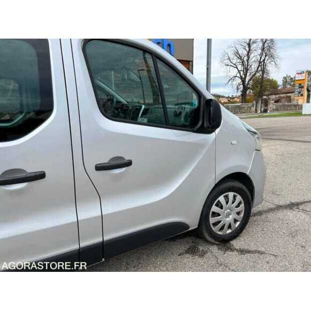 2015 Renault Traffic-48973089