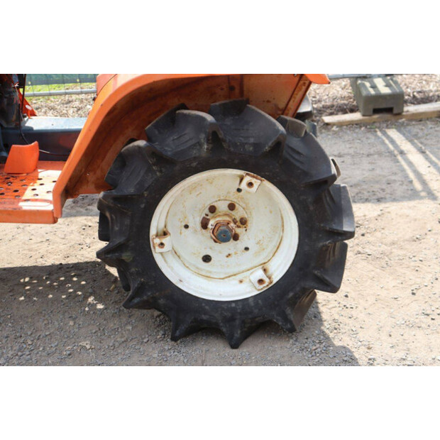 KUBOTA B1402DT-48974205