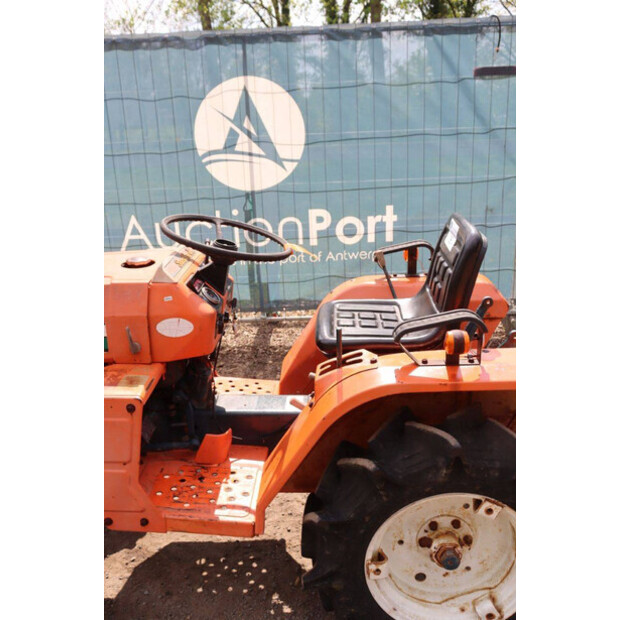 KUBOTA B1402DT-48974211
