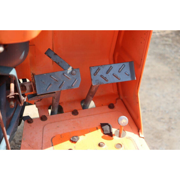 KUBOTA B1402DT-48974213