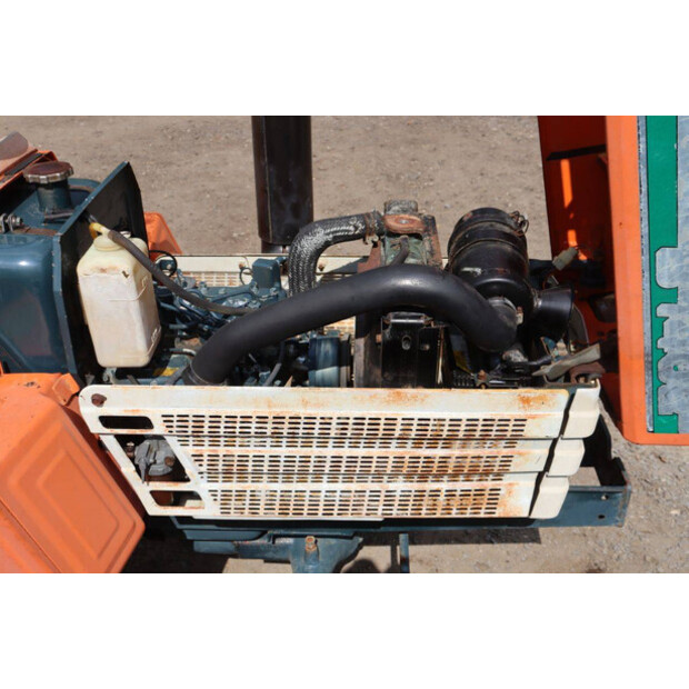 KUBOTA B1402DT-48974223