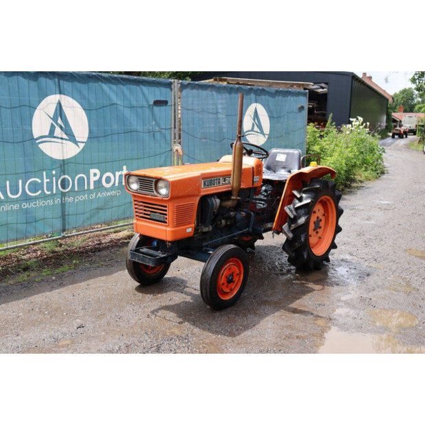 KUBOTA L2000-48974335