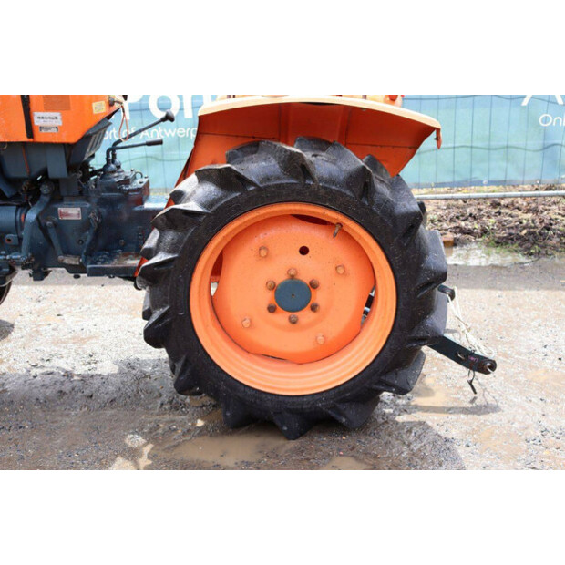 KUBOTA L2000-48974341