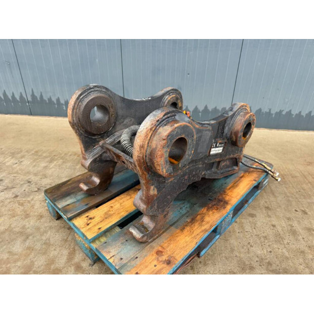 2018 Caterpillar 330D-48974563