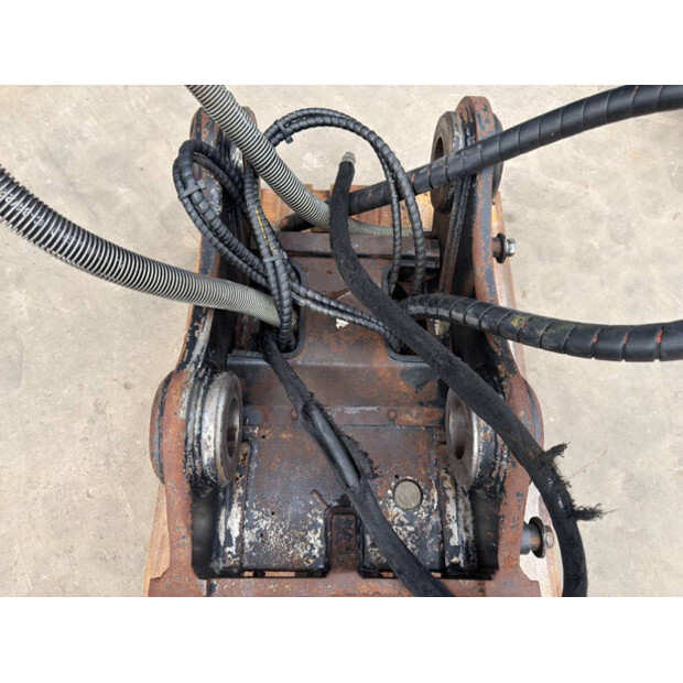 2017 OilQuick OQ70/55-48975084