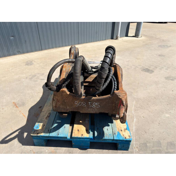 2007 OilQuick OQ80-48975138