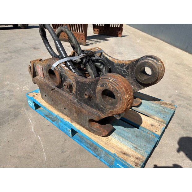 2007 OilQuick OQ80-48975142