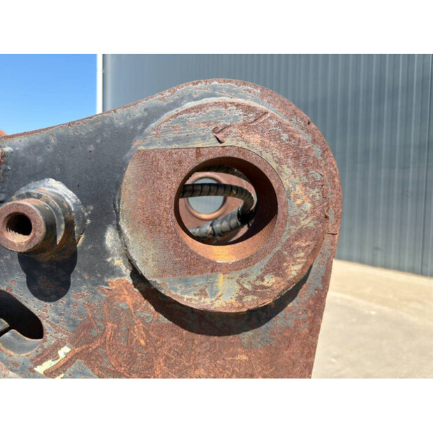2012 فيراكتيرت CW45S-48975794