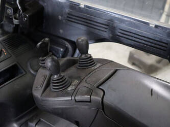 2018-linde-e25l-01-48975934