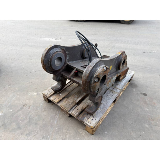 2017 Volvo 340-48976228