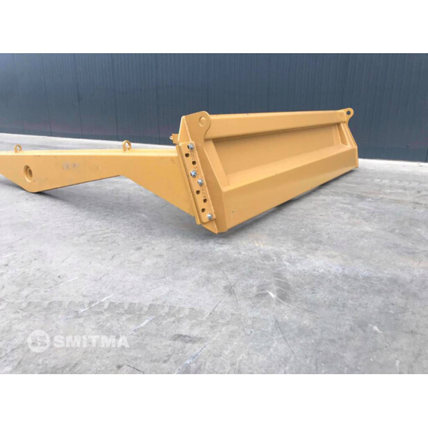 2026 Caterpillar 725-48976490