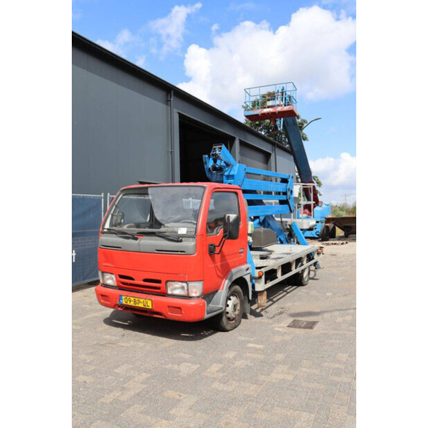 2004 نيسان Cabstar-48977022