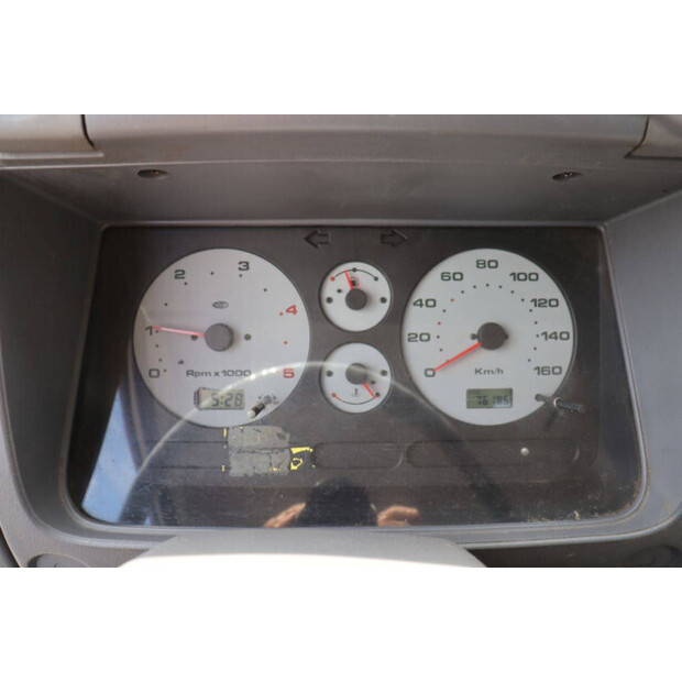 2004 نيسان Cabstar-48977054