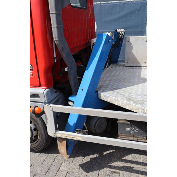2004 نيسان Cabstar-48977060
