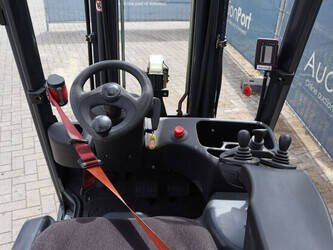 2010-fenwick-linde-e16h-01-48977976