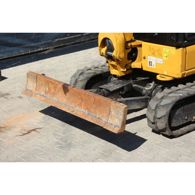 2023 Caterpillar 301.6-48979101