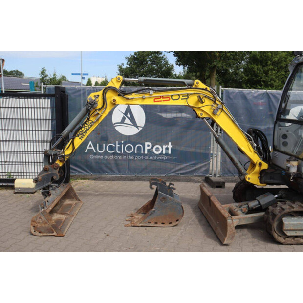 2017 Neuson 2503-48979166