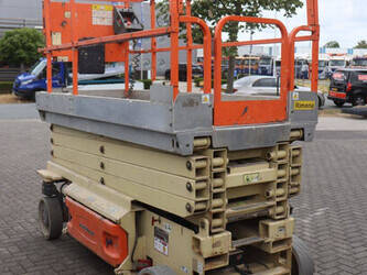 2011-jlg-3246es-1484294-48979551