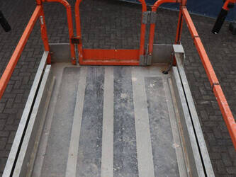 2011-jlg-3246es-1484294-48979565