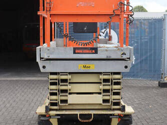 2011-jlg-3246-es-1484296-48979596