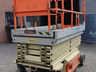 2011-jlg-3246-es-1484300-48979680