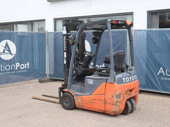 2013-toyota-8fbet15-1484337-48980683