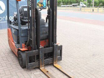 2013-toyota-8fbet15-1484337-48980687