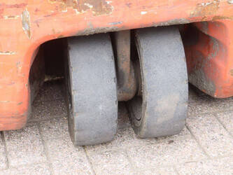 2013-toyota-8fbet15-1484337-48980699