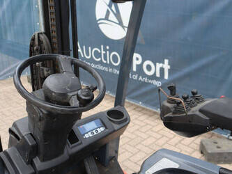 2013-toyota-8fbet15-1484337-48980703