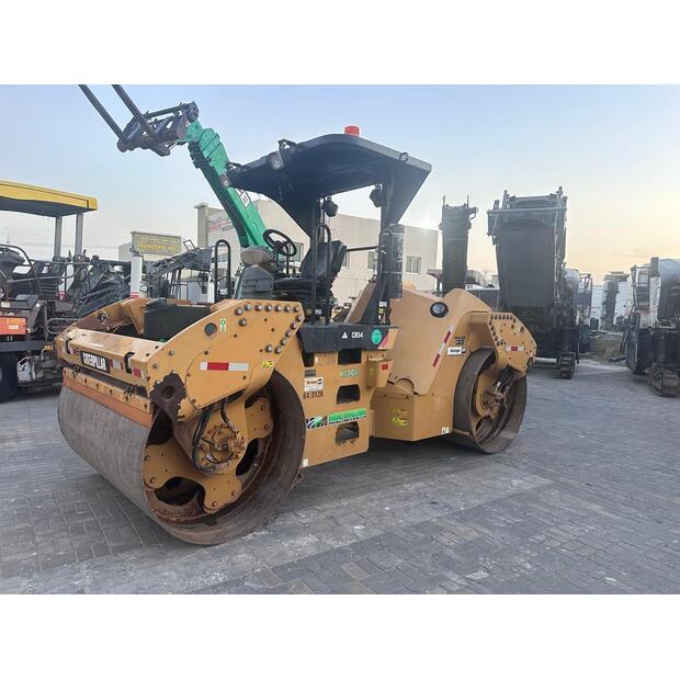 2013 كاتربيلر CB54-48984873