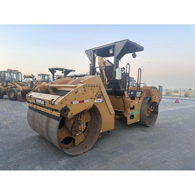 2013 كاتربيلر CB54-48984875