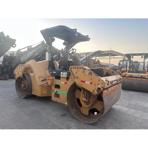 2013 كاتربيلر CB54-48984876