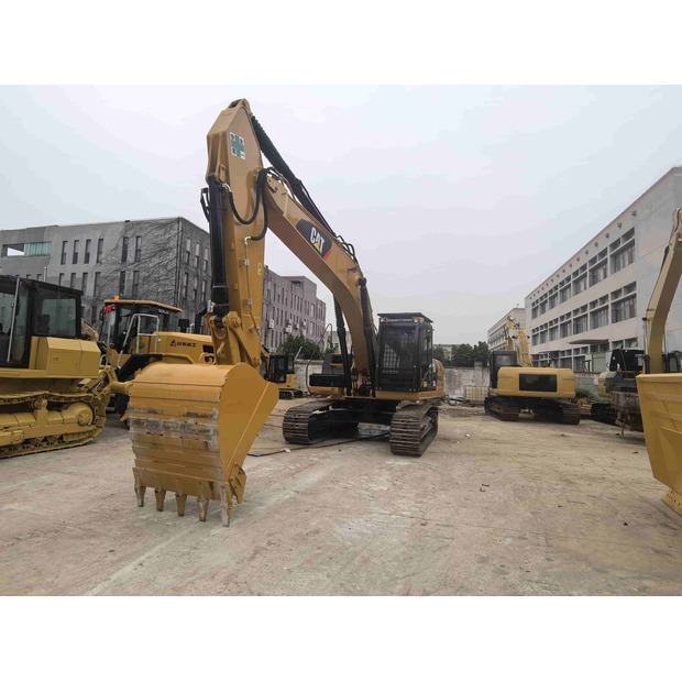 2025 Caterpillar 330D-48986199