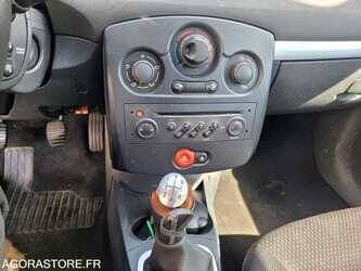 2007-renault-clio-1484700-48993927