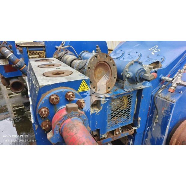 2010 SPM OIL & GAS TWS2250-48998191