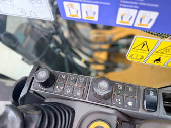 2020-caterpillar-320-1484988-49002681