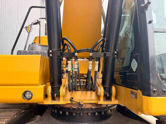 2020-caterpillar-320-1484988-49002696
