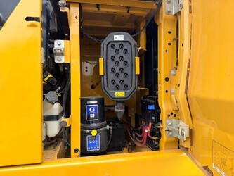 2020-caterpillar-320-1484988-49002704