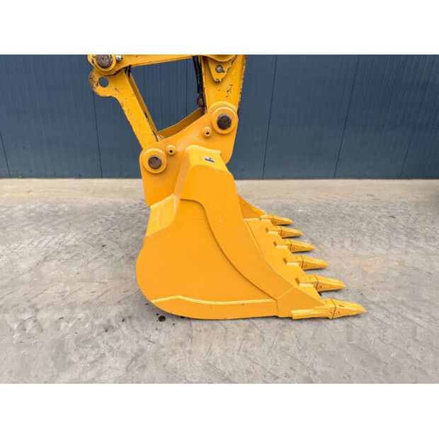 2018 Caterpillar 323-07A-49002725