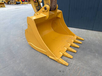 2019-caterpillar-323-1484991-49002810