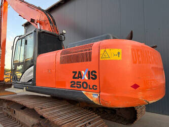 2016-hitachi-zx250lc-5b-1484999-49003232