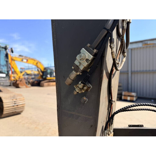 2022 Volvo EC300EL-49003356
