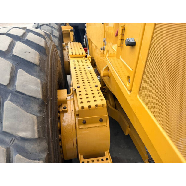 2015 Caterpillar 140M3-49003673