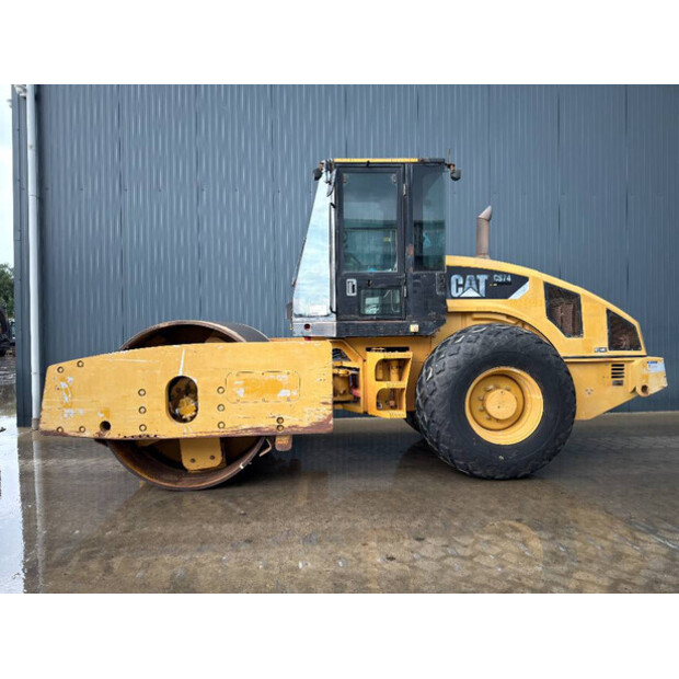 2010 كاتربيلر CS74-49004808