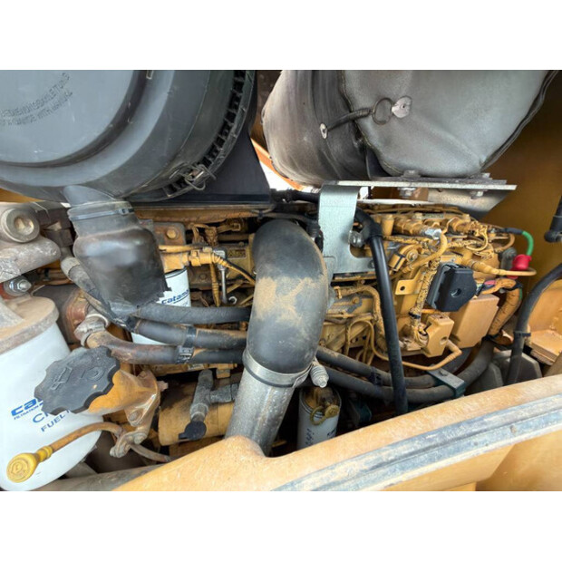 2010 كاتربيلر CS74-49004832