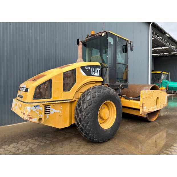 2010 كاتربيلر CS74-49004846