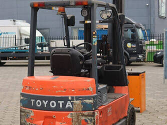 2005-toyota-7fbmf25-1485260-49014458