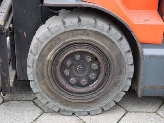 2005-toyota-7fbmf25-1485260-49014470