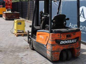 2015-doosan-18-49015315