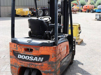 2015-doosan-18-49015317
